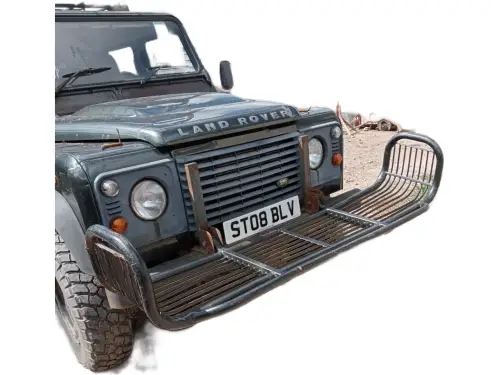 Land Rover Defender ST08 BLV