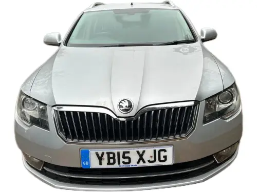 Škoda Superb YB15 XJG