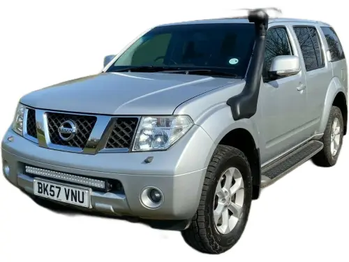 Nissan Pathfinder Aventura dCi BK57 VNU