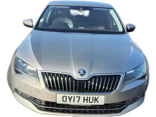 Škoda Superb OY17 HUK