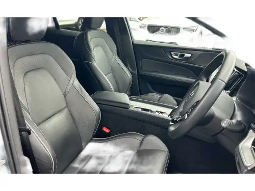 Volvo XC40 Ultimate B3 MHEV Auto KN73 NJK