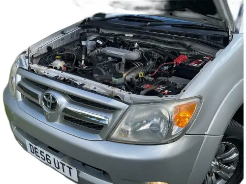 Toyota Hilux Invincible DE56 UTT