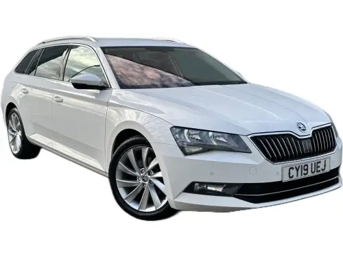 Škoda Superb CY19 UEJ