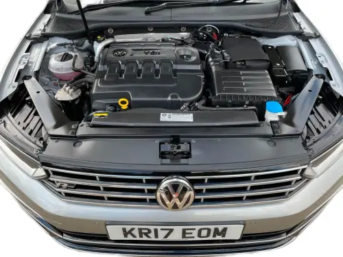 Volkswagen Passat KR17 EOM