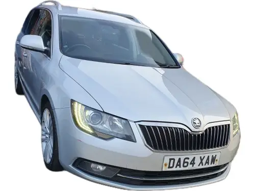 Škoda Superb DA64 XAW