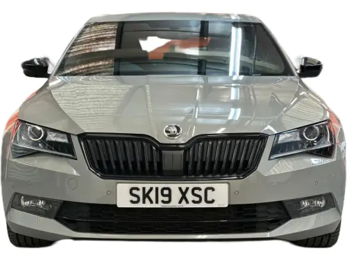 Škoda Superb SK19 XSC