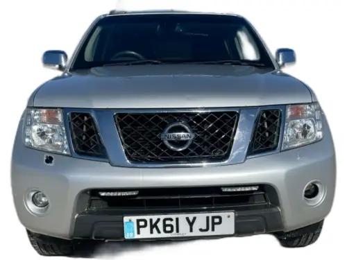 Nissan Navara Tekna D/C dCi 188 PK61 YJP