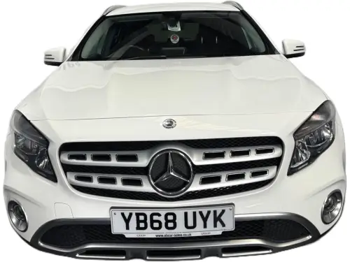 Mercedes-Benz GLA YB68 UYK