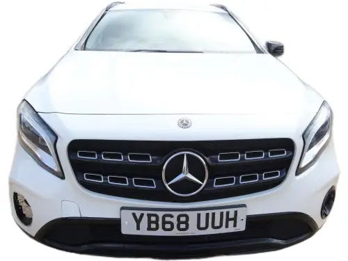 Mercedes-Benz GLA YB68 UUH